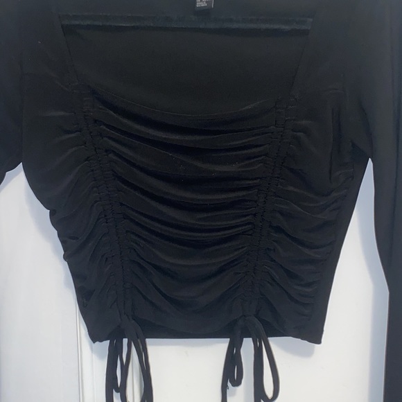 black rouched crop top with low cut neck - Picture 2 of 2